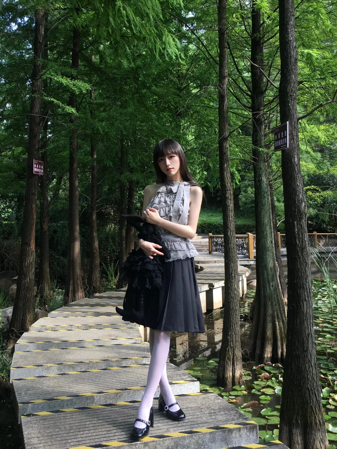 木影水澜