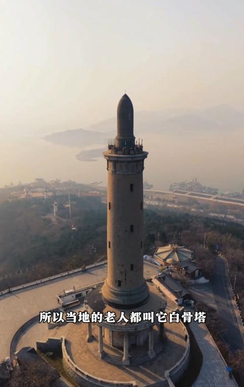 太蹊跷了！大连旅顺，一座老塔刚传出要拆，日本立马开口就讨“废料”，结果地基下竟埋