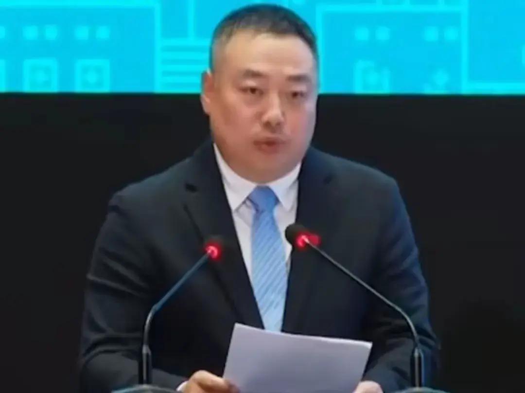 刘国梁的乒协团队时，乒协为运动员的后勤保障工作确实做的好，伙食住宿出行商务舱都很