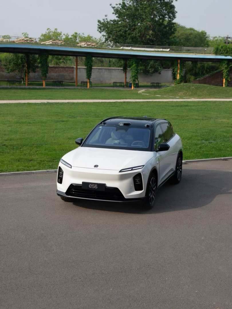 2026款蔚来ES6，中型家用五座SUV，兼顾舒适、智能与家用空间，受众覆盖广。
