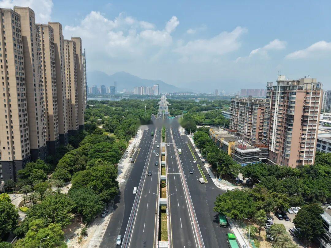 正在进行附属设施施工的福州东西向快速通道一脚油门进大学城有了具象感