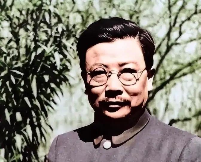 1957年10月25日，李克农吃完午餐后，自感头昏，便想出去透透