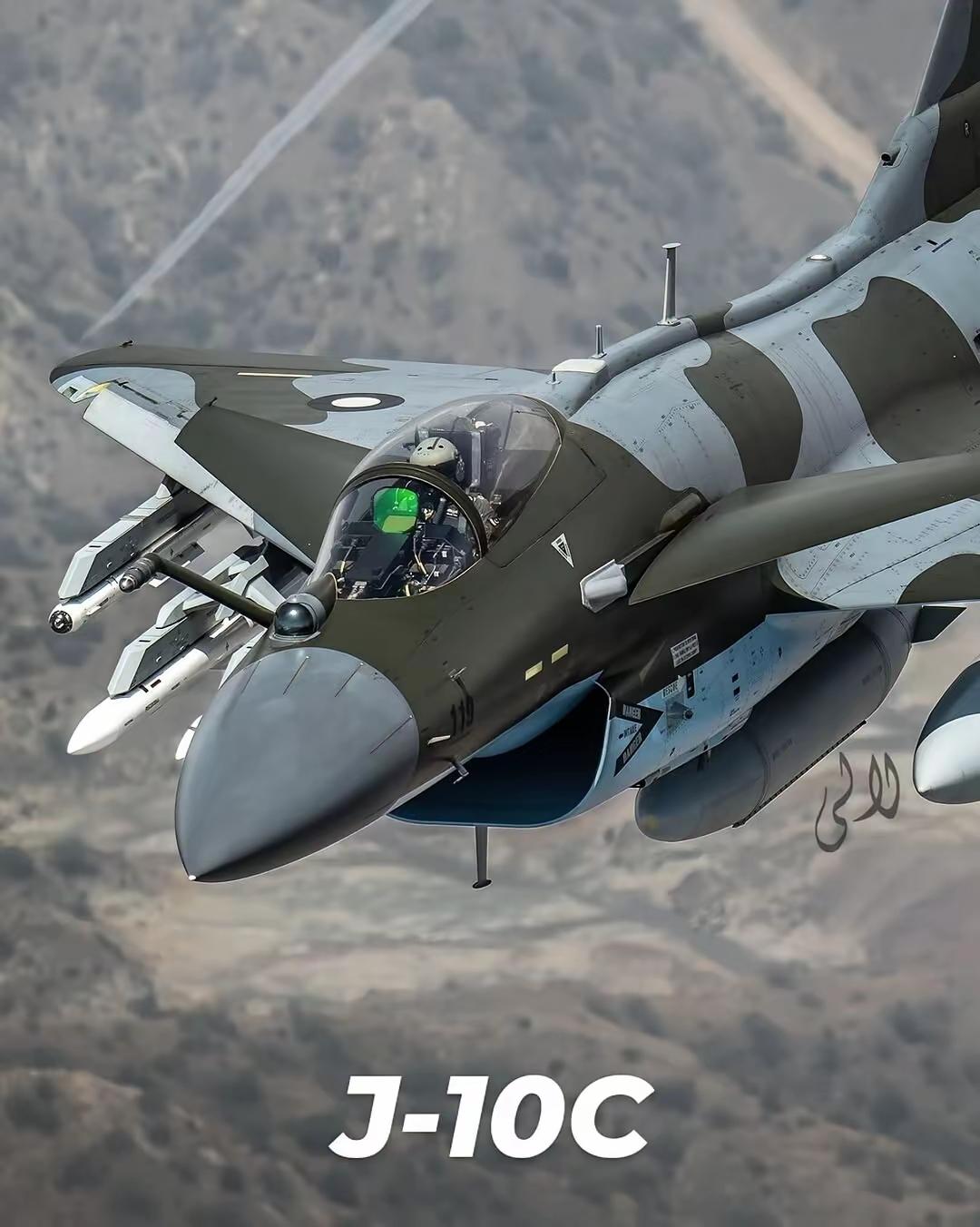 我一直以为歼10不好看，直到我看到了巴基斯坦歼10CE的涂装。不好看的不是飞机