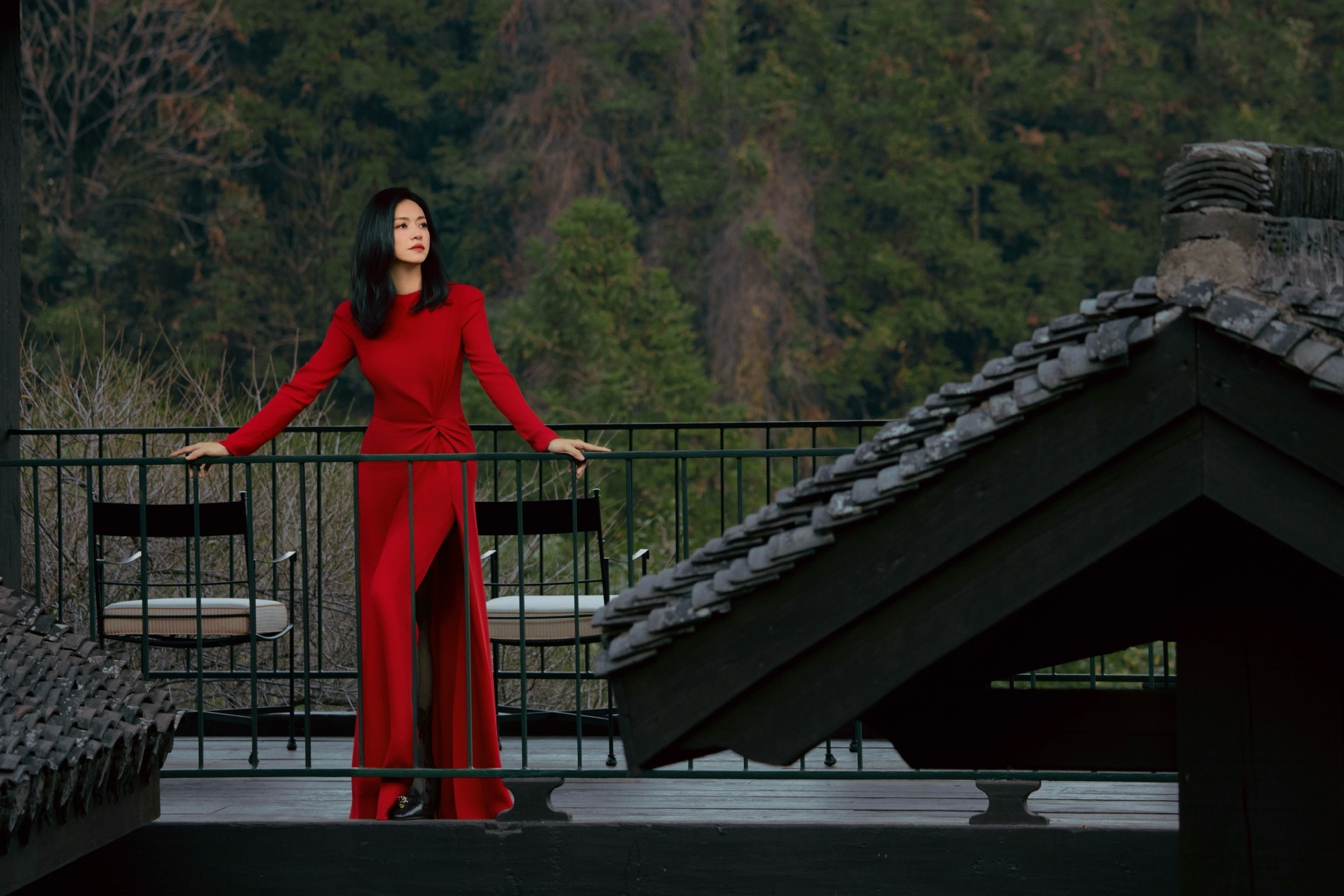 姚晨，红裙丝袜穿搭，大姚真美。姚晨