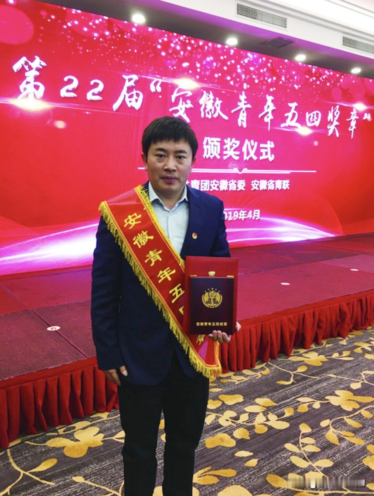 个双非本科生，最后成了211大学的博导、教授。“唯第一学历论”这次应该彻底推