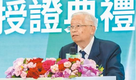 台积电最近算是被自家老将的事儿搅得鸡犬不宁，75岁本该是含饴弄孙的年纪，可台积