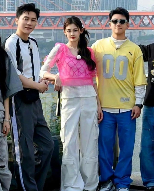 李晨的合照里苗苗美的很突出。