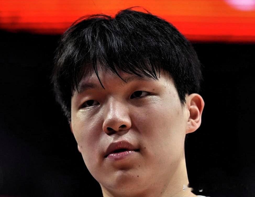 打得不好，连呼吸都是错！杨瀚森打湖人拿1分，赛后带着女友去洛杉矶韩国料理店吃夜宵