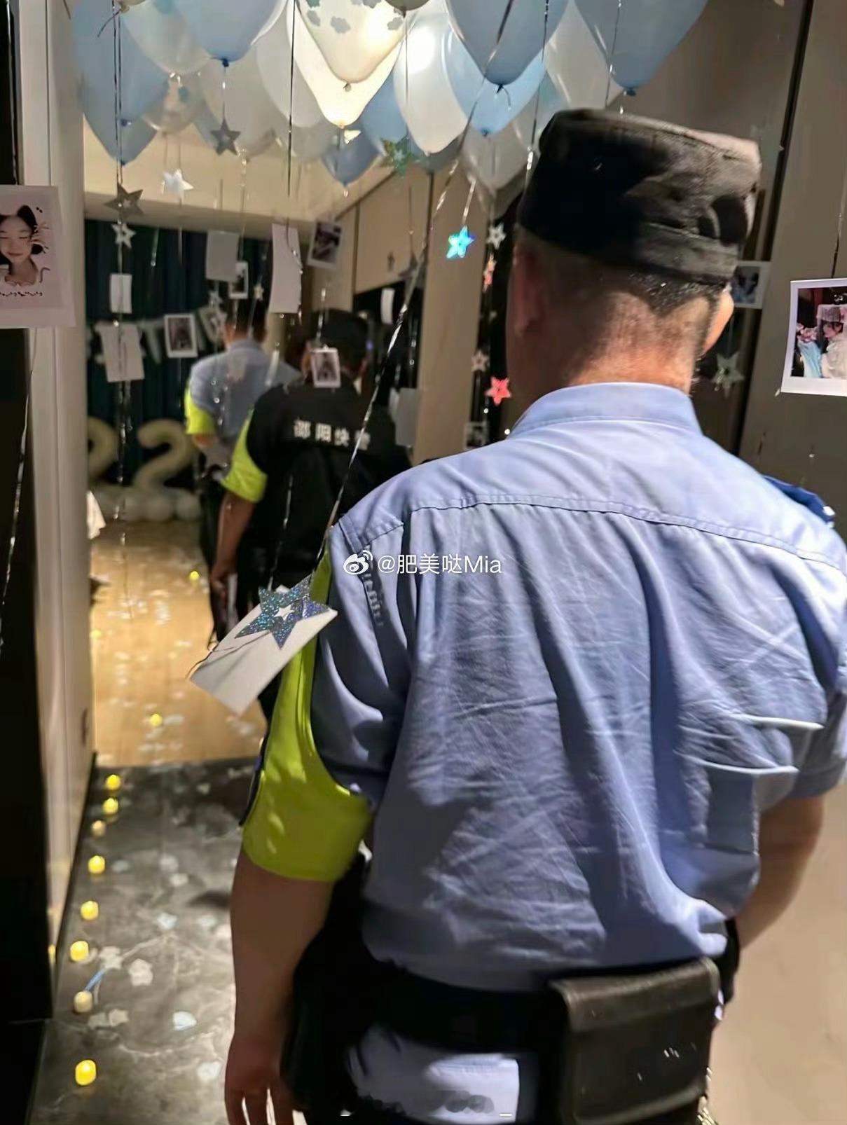 女友准备惊喜男友报警扫黄难怪都能找到对象呢，原来是这样的也要啊，千万锁死别放出来
