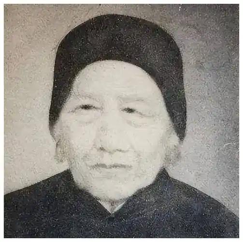 1926年，81岁农妇临终指着院里黑木杆：那是我的双刀鞘，我男人是陈玉成。在场人