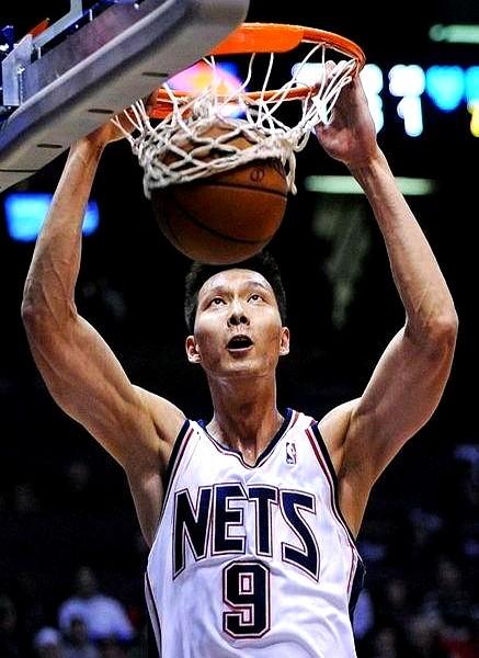 易建联亲口承认：采访是件痛苦的事。他退役了，21年的生涯画上句号。天赋肉眼可