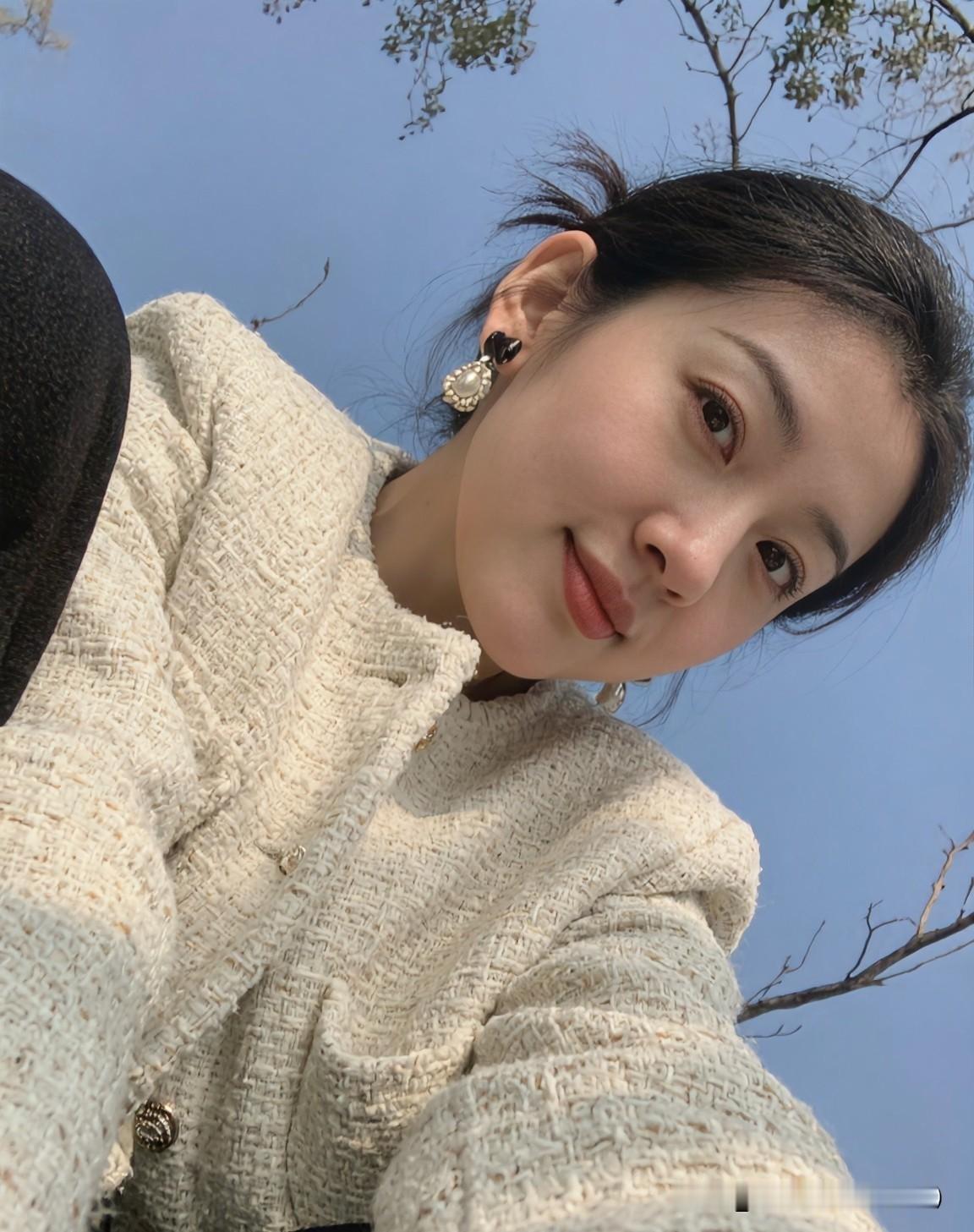 男人和女人之间的真爱，不是一时激情，而是长久的陪伴。男人和女人之间，真