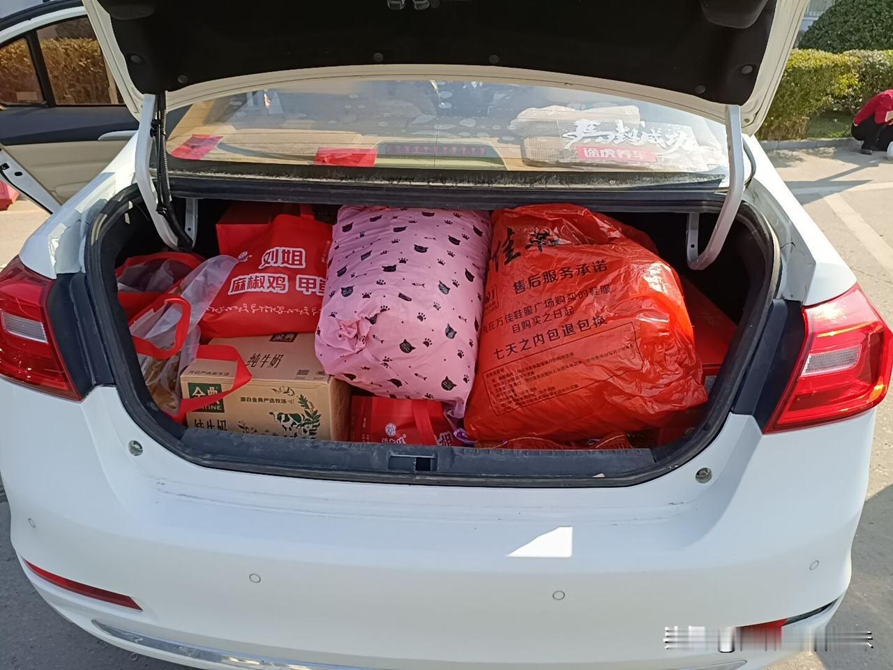 媳妇是湖北的每年初二大包小包往车里塞从河南赶往湖北五百多公里的路程一路上