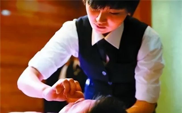 人去世后别用手摸身体，入殓师：与恐惧无关，即使最亲的人也不要人去世后，身体可