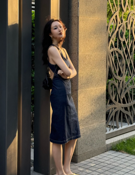 王鸥蓝色穿搭美炸，解锁夏日高能量秘籍