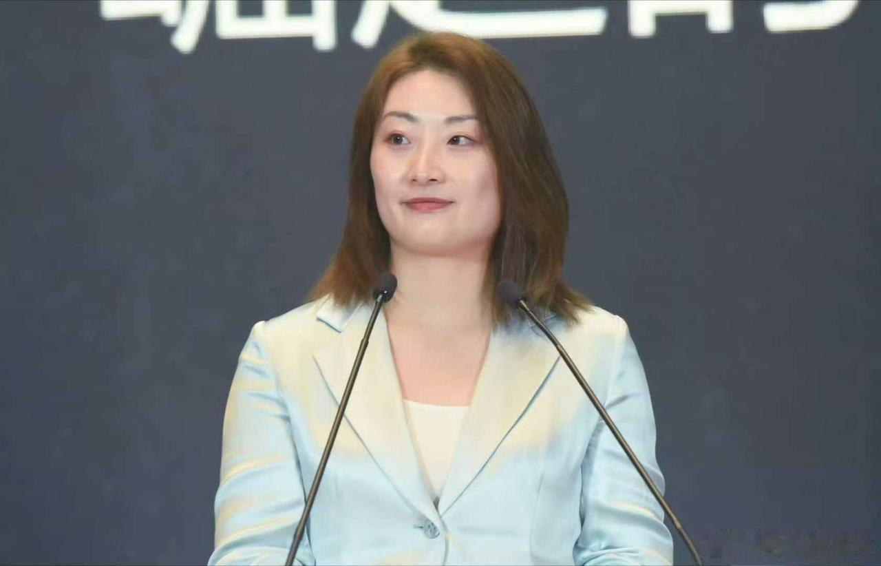 继“娃小宗”传出退出市场的消息后，宗馥莉早年创立的品牌在停摆近一年后，再次推出了