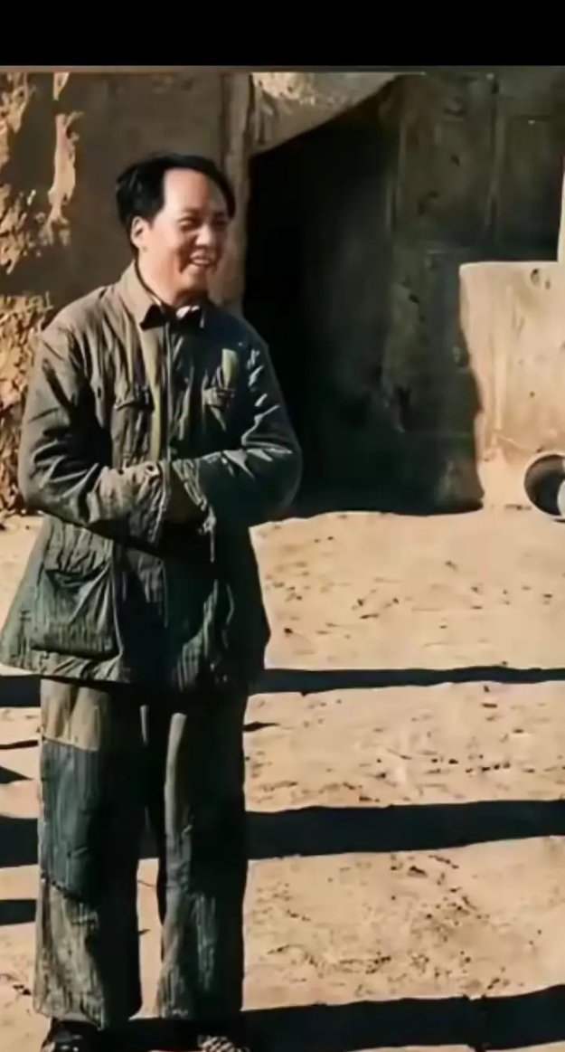 毛主席的这个样子，这套衣服，如果不说，谁知道是一个大党