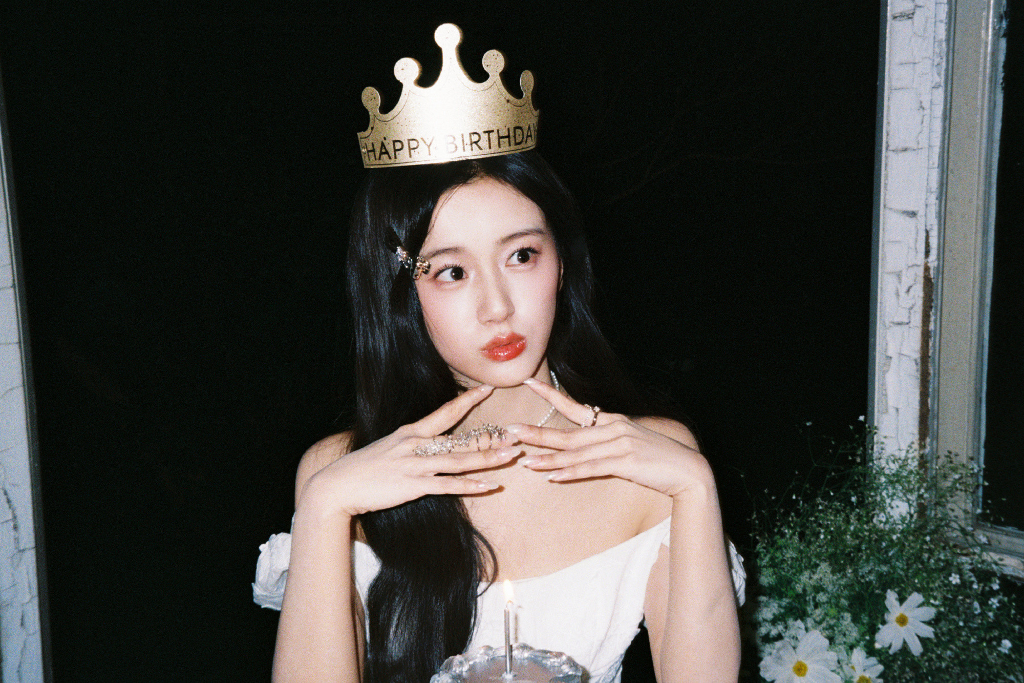 包上恩24岁是公主包上恩生日照好美！很会营业很会拍照很会认真工作的包包看得出她是