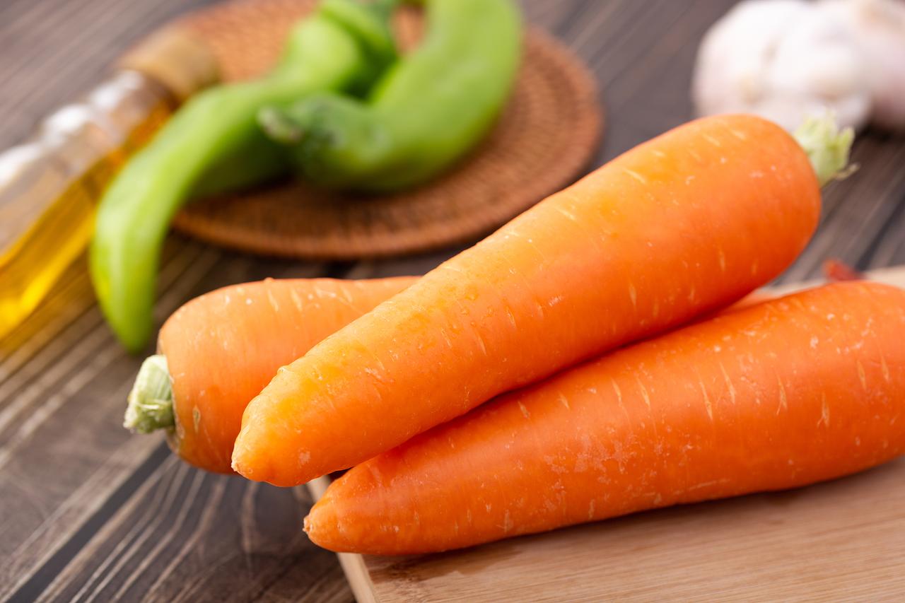 胡萝卜立大功！医生发现：常吃胡萝卜的老人，或能收获这5个益处“老张头，你这眼睛
