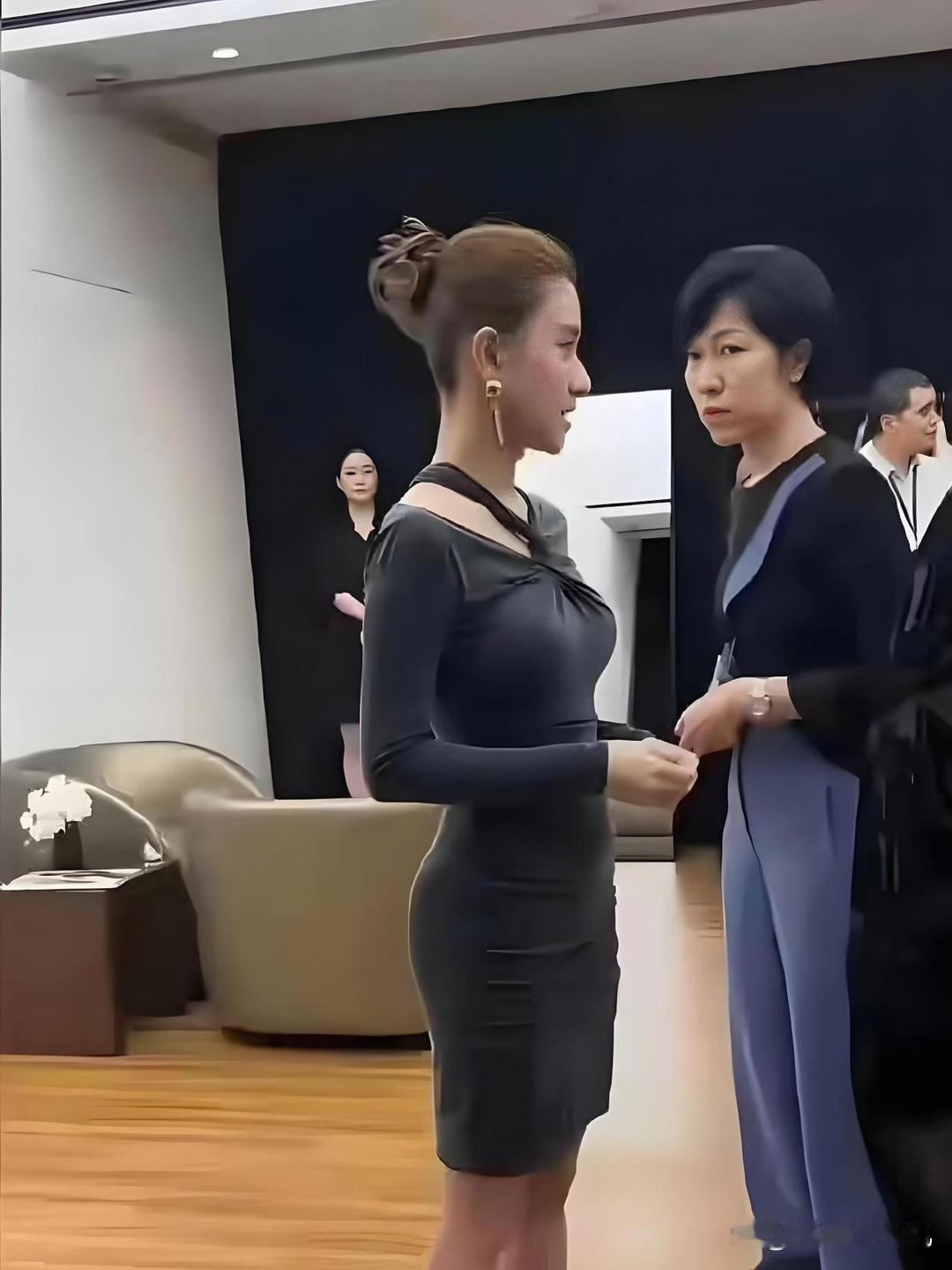 何超莲真人就长这样，一眼就移不开