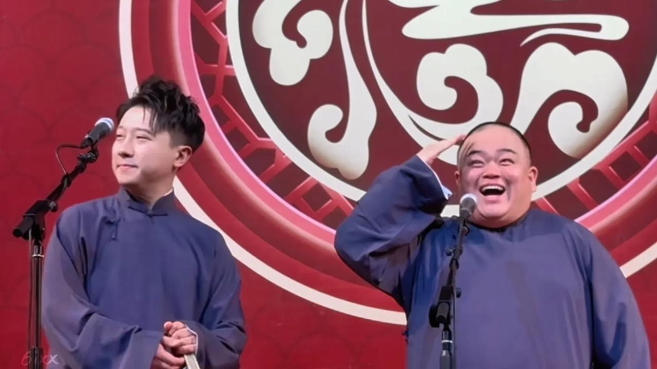 张鹤擎刘喆不火天理难容。钱程隋意、闫宗海觉得张鹤擎单膝跪地给郭德纲倒水那是丢人