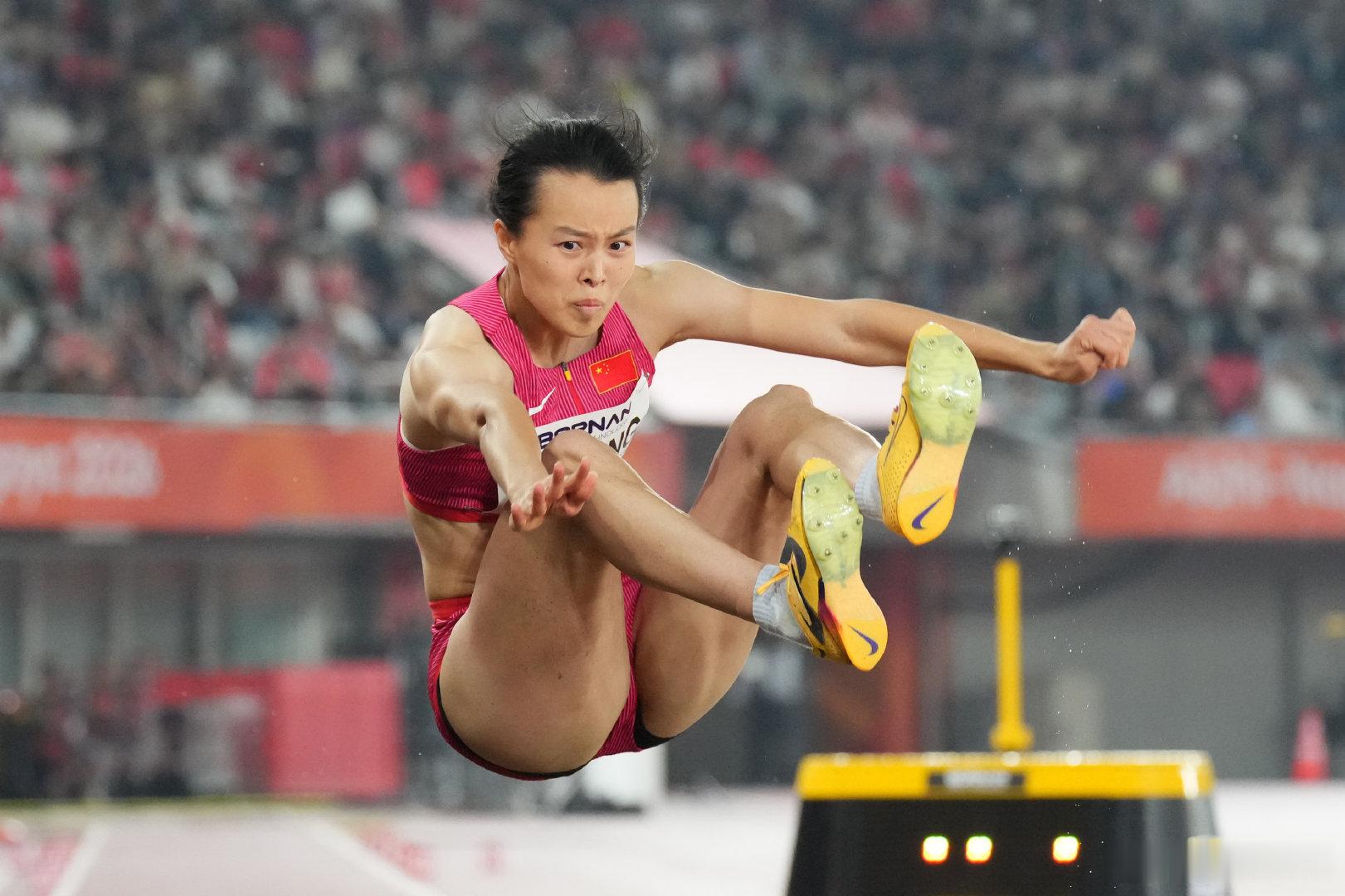❤️‍🔥最后一跳绝杀！#2026年爱知-名古屋亚运会#女子跳远决赛，🇨🇳黄滢滢在最后一跳跳出6