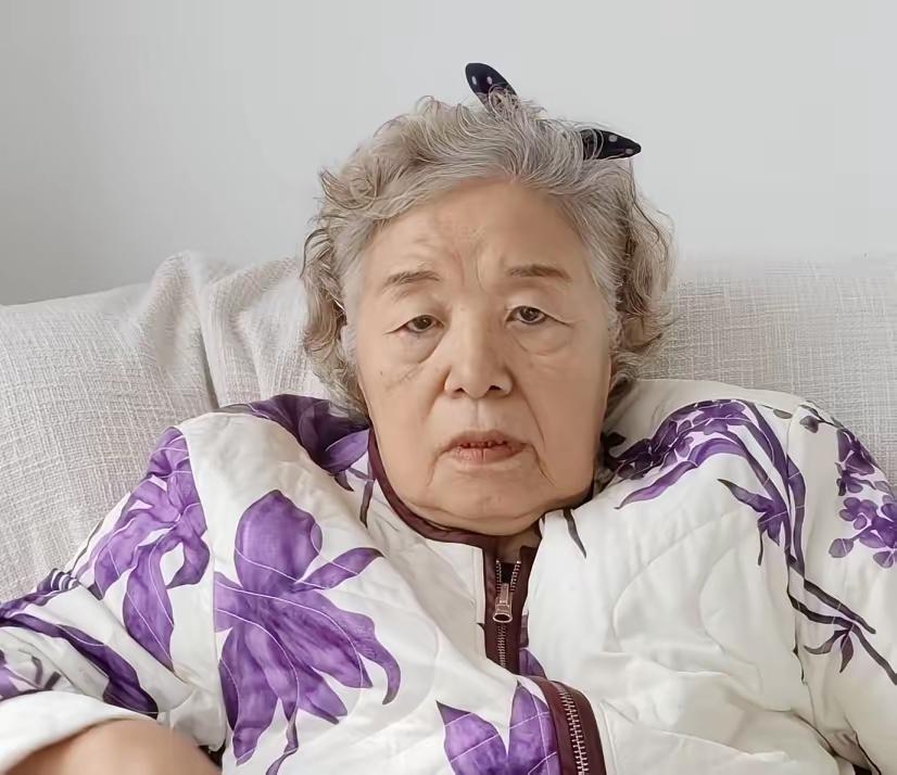 我雇过很多住家保姆了，洗漱用品包括洗头液，沐浴液，肥皂，洗面奶，甚至牙膏，卫生纸