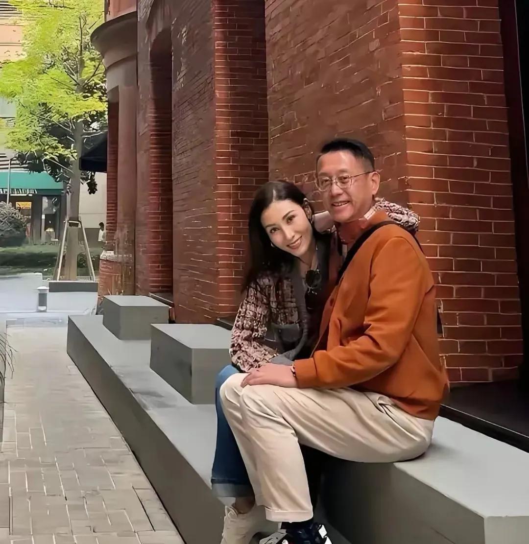 李嘉欣每月“零花钱”200万？王晶一句话，揭开富豪们“钱袋子”的秘密！王晶导演