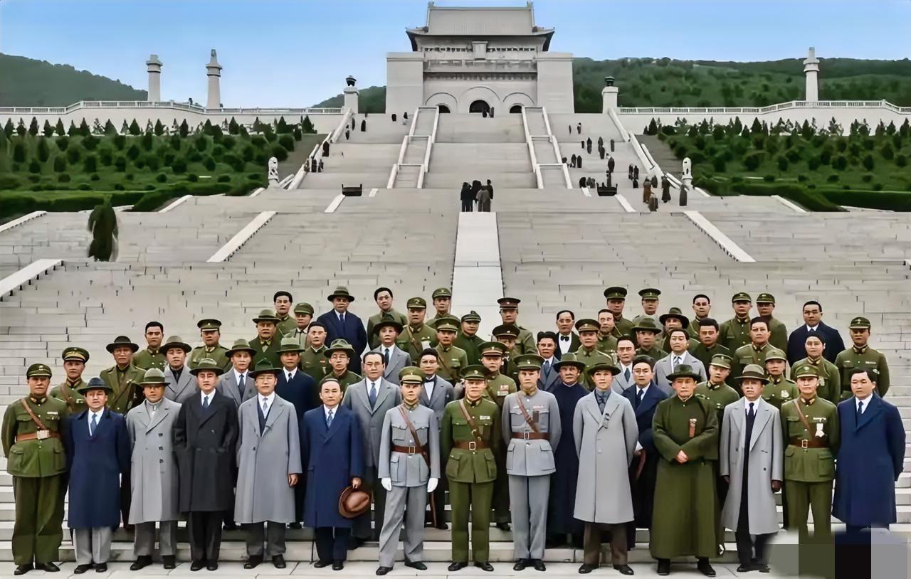 1931年918事件后，国民政府在南京举行了全国航空会议，会后与会代表在中山陵前