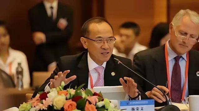 美国真正忌惮的从来不是东风快递的速度，而是中国手里那支能重画世界棋盘的笔。新加坡