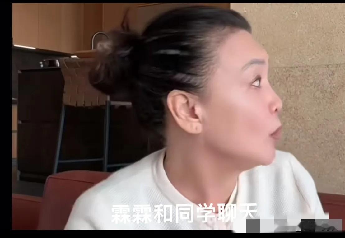 有个现象大家发现了吗俩小只来了北京跟奶奶住在一起不奇怪毕竟算是第①次享