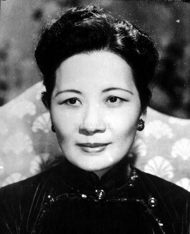 宋美龄虽自幼锦衣玉食，但却有着贵女通有的毛病——身娇体弱。她年幼多病，和姐姐宋庆