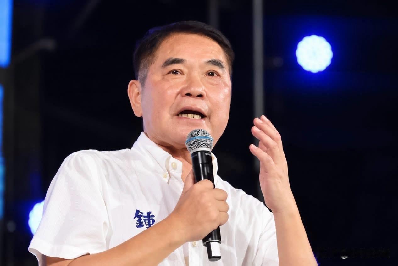国民党苗栗县长参选人钟东锦今（3日）在脸书发文表示，今晚头份竞选总部成立，站在台