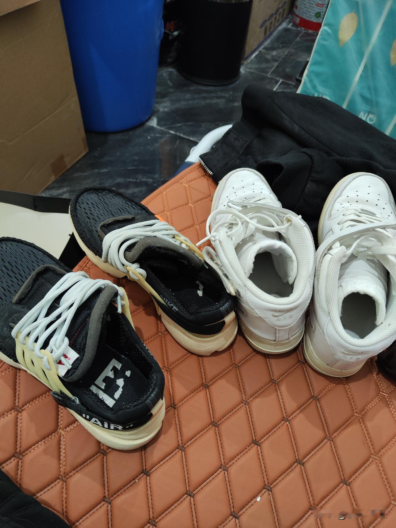 这几天冷了，中午吃饭的时候，说起给娃买鞋子的事。公司里的女同事说，就在网上买，便