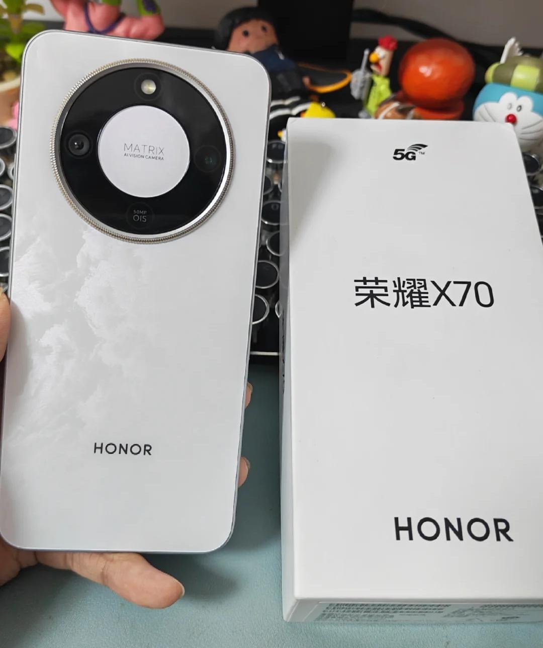 朋友最后没忍住，又给家里买了一台荣耀X708G+256G国补之后1350多，送