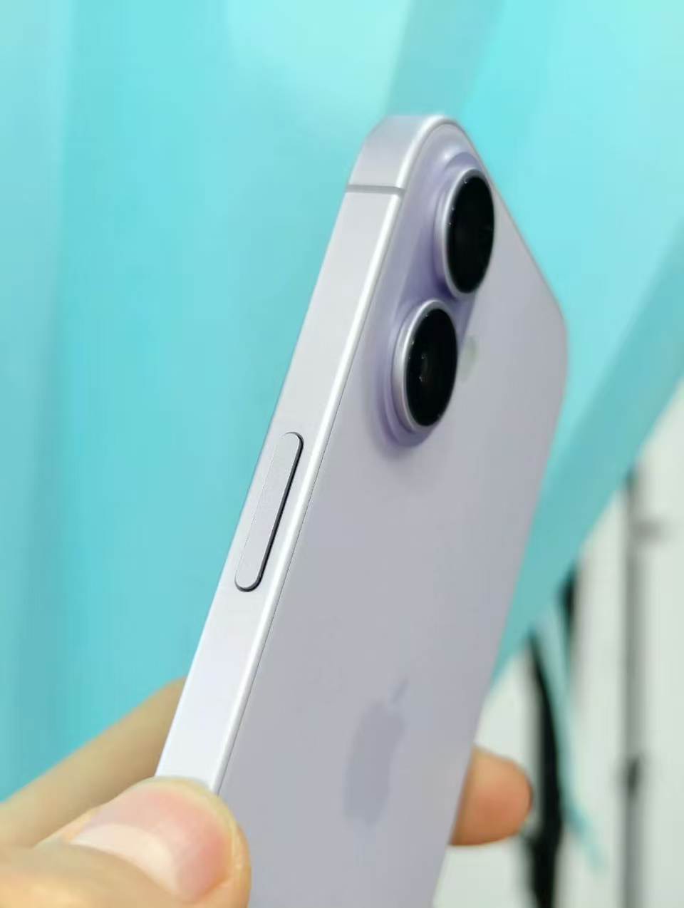 iPhone一季度中国出货激增20%刷到个有意思的数据，今年一季度国内手机卖得整