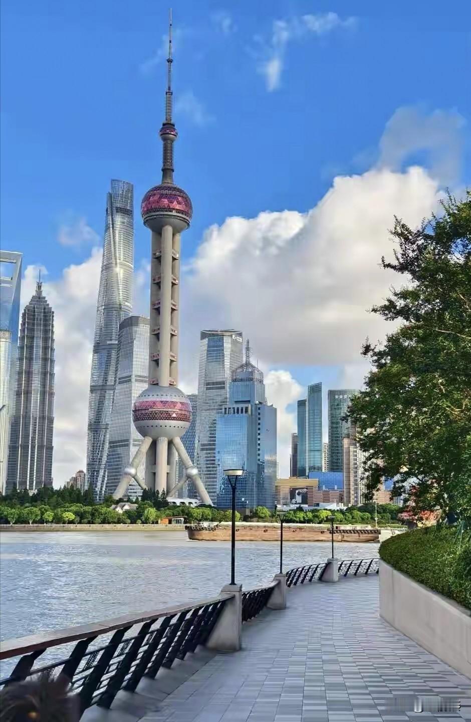 人到中年顶级的养生是什么?1，少吃、节欲，多睡觉。人类最顶级的保养，不是健