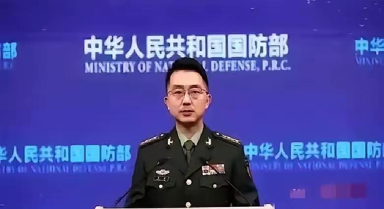 刷到一条消息，炸了！ 国防部直接把话挑明了，满18岁的男青年，必须兵役登记，