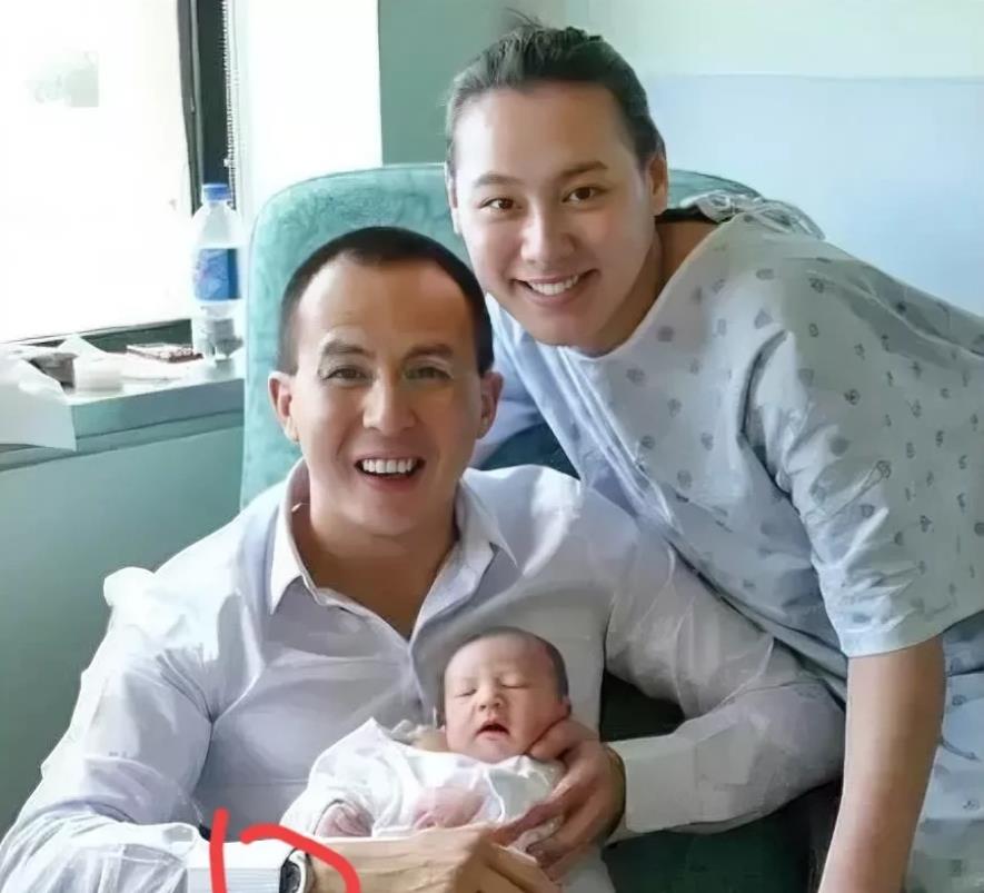 终于知道李泽楷有这么多女朋友，但为何只让梁洛施给他生孩子了并不是因为梁洛施最