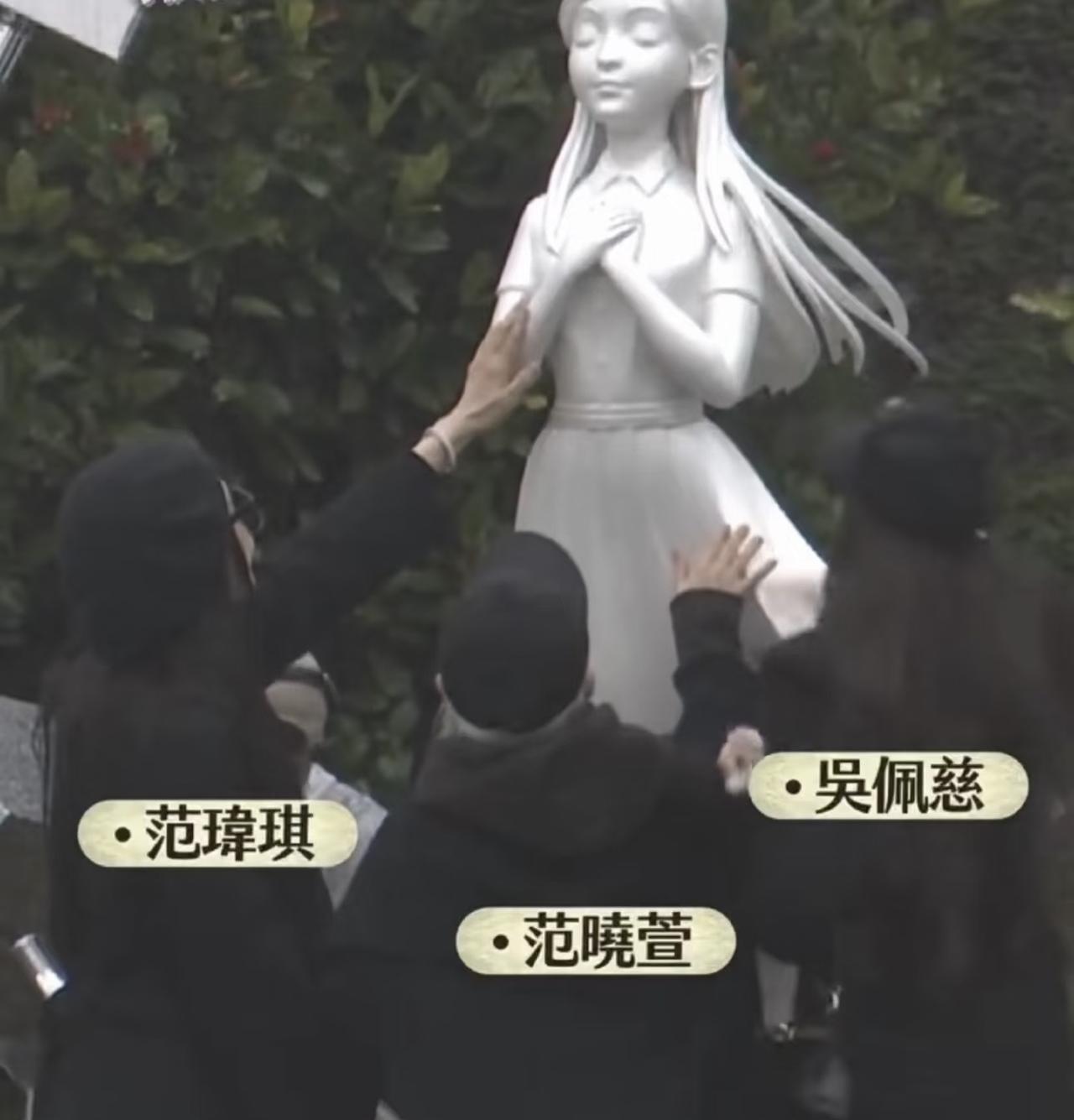 感觉阿雅和小s她们的关系确实很微妙！这张照片里，除了贾永婕，其余的人，都是大