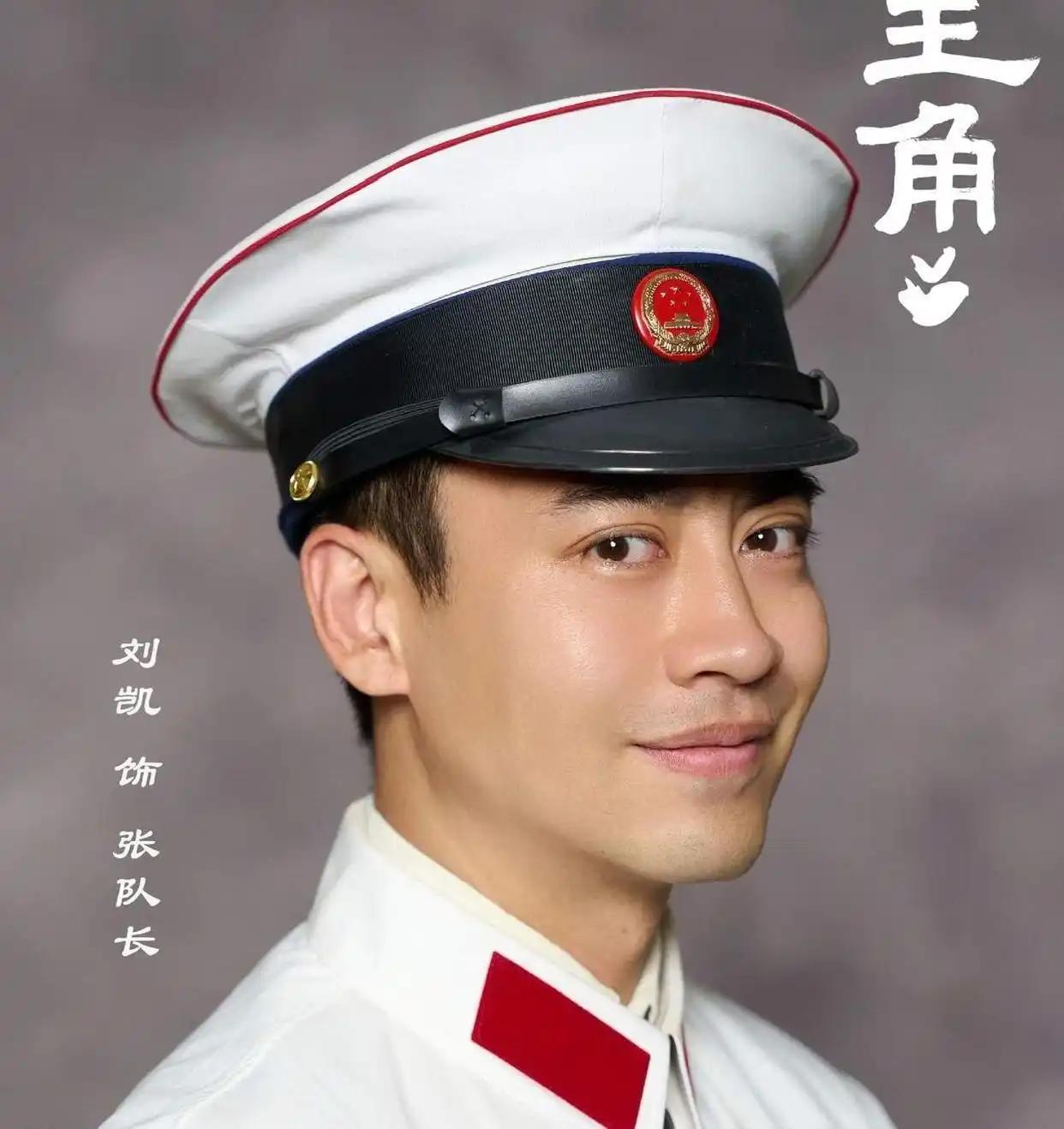 最近有他的两部戏同时在播出，一个是《主角》，一个是《家业》，都有他的参与。他