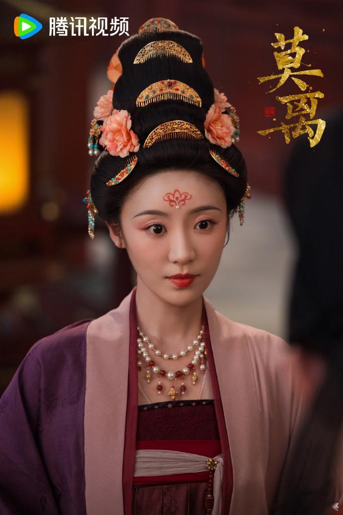 张月莫离张月追星女脱粉回踩莫离太妃烧书这幕真的太虐了！曾经的信仰变成了笑话，这