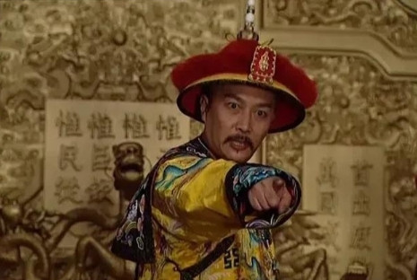 1997年，《雍正王朝》开机前一小时，导演胡枚接到了主演张丰毅的电话：“对不起，
