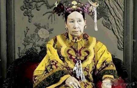 一天，慈禧太后没胃口，吃啥啥不香，吓坏了御膳房，有个胆大的御厨，买了几块臭豆腐端