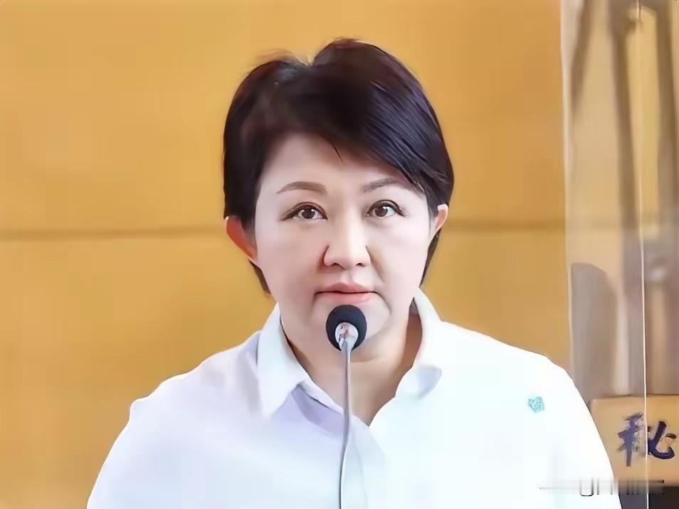 卢秀燕7月30日出人意料称，“台湾的事情很难讲，我是六都唯一女市长，有女娲补天的