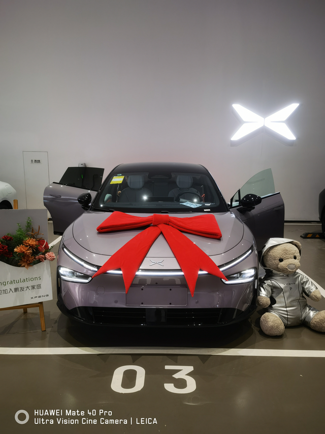 小鹏P7+的缺点买这个车有点后悔。选它主要是性价比高，可是买了以后发现几个大毛