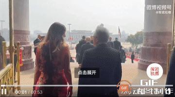 这角度也只能是老马拍的了，今天就属他调皮。别人都正经得不得了，就他一个人在玩