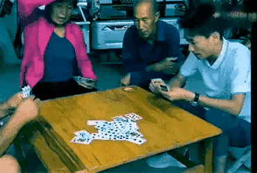 打牌这方面，大妈的气势从来没输过