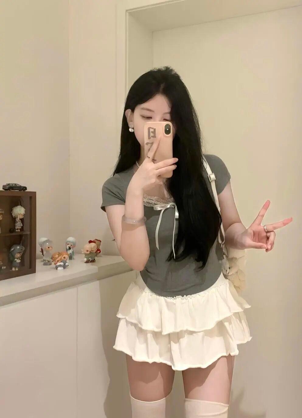 百花齐放，请赐下联