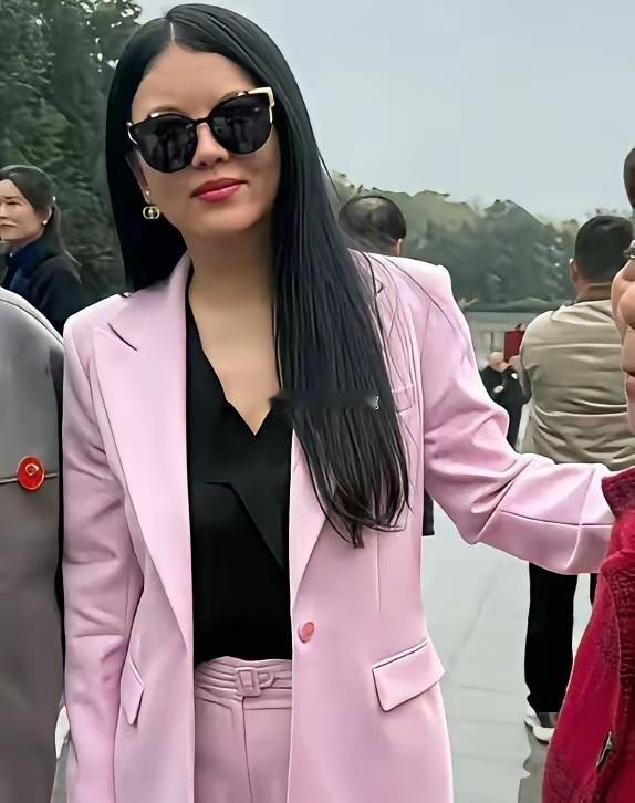 她把自己关在湖南老家的两个月，瘦了整整20斤。不是饿出来的，是每周五次普拉提器械